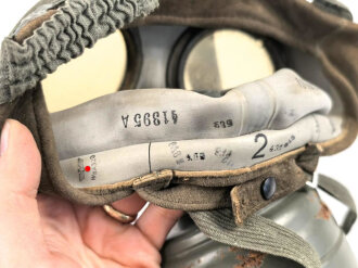Gasmaske Wehrmacht in Bereitschaftsbüchse. Alle Teile 1937 und 1938 gestempelt. Weicher Maskenkörper