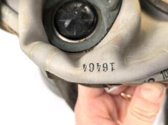 Gasmaske Wehrmacht in Bereitschaftsbüchse. Alle Teile 1937 und 1938 gestempelt. Weicher Maskenkörper