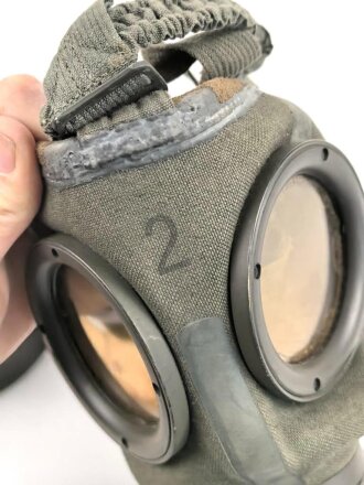Gasmaske Wehrmacht in Bereitschaftsbüchse. Alle Teile 1937 und 1938 gestempelt. Weicher Maskenkörper