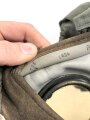 Gasmaske Wehrmacht in Bereitschaftsbüchse. Alle Teile 1937 und 1938 gestempelt. Weicher Maskenkörper