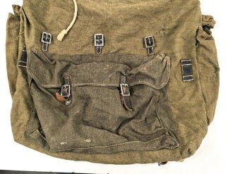 Rucksack für Angehörige von Gebirgstruppen der Wehrmacht. Guter Gesamtzustand, spätes Stück mit Reichsbetriebsnummer