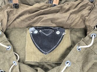 Rucksack für Angehörige von Gebirgstruppen der Wehrmacht. Guter Gesamtzustand, spätes Stück mit Reichsbetriebsnummer