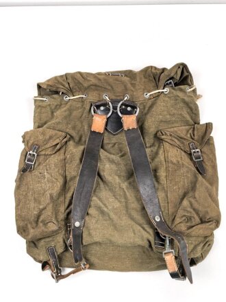 Rucksack für Angehörige von Gebirgstruppen der Wehrmacht. Guter Gesamtzustand, spätes Stück mit Reichsbetriebsnummer