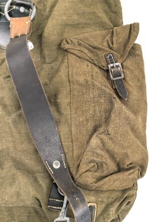 Rucksack für Angehörige von Gebirgstruppen der Wehrmacht. Guter Gesamtzustand, spätes Stück mit Reichsbetriebsnummer