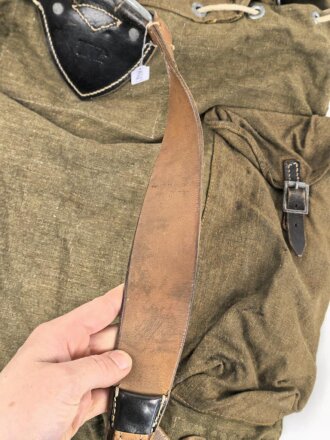 Rucksack für Angehörige von Gebirgstruppen der Wehrmacht. Guter Gesamtzustand, spätes Stück mit Reichsbetriebsnummer