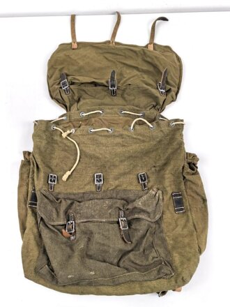 Rucksack für Angehörige von Gebirgstruppen der Wehrmacht. Guter Gesamtzustand, spätes Stück mit Reichsbetriebsnummer