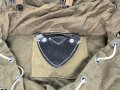 Rucksack für Angehörige von Gebirgstruppen der Wehrmacht. Guter Gesamtzustand, spätes Stück mit Reichsbetriebsnummer
