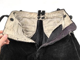 Hitlerjugend, schwarze, kurze Cordhose. Das RZM Etikett verwaschen, ungereinikgtes, getragenes Stück