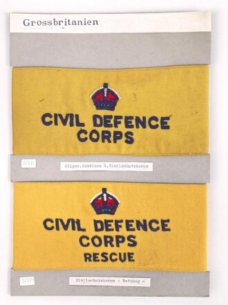 Großbritannien, Sammlung Armbinden Zivilschutz, auf Karton getackert