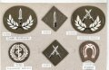 Großbritannien, Sammlung Ärmelabzeichen Heer, auf Karton getackert