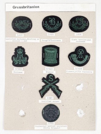 Großbritannien, Sammlung Ärmelabzeichen Heer, auf Karton getackert