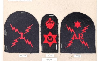 Großbritannien, Sammlung Ärmelabzeichen Marine, auf Karton getackert