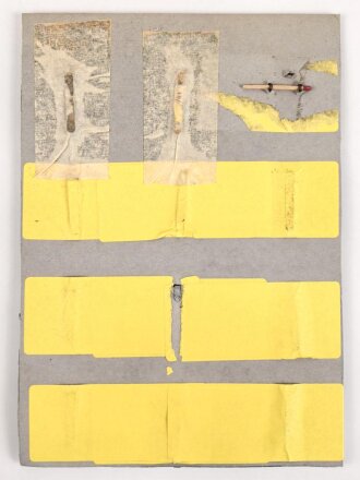 Großbritannien, Sammlung Mützenabzeichen, teils auf Karton geklebt