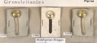 Großbritannien, Sammlung verschiedener Effekten Marine, auf Karton getackert