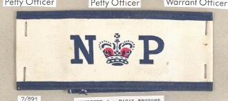 Großbritannien, Sammlung verschiedener Effekten Marine, auf Karton getackert