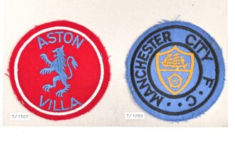 Großbritannien, Sammlung Abzeichen von Fußballvereinen , auf Karton getackert