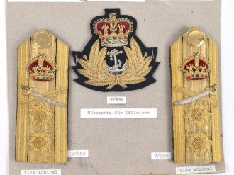 Großbritannien, Sammlung Mützen und Offizierseffekten Marine, auf Karton getackert