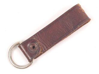 Aufschiebeschlaufe für Querriemen oder Gehänge zum Dienstdolch, braunes Leder. Gesamthöhe ohne D-Ring 7cm