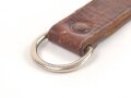 Aufschiebeschlaufe für Querriemen oder Gehänge zum Dienstdolch, braunes Leder. Gesamthöhe ohne D-Ring 7cm