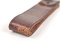 Aufschiebeschlaufe für Querriemen oder Gehänge zum Dienstdolch, braunes Leder. Gesamthöhe ohne D-Ring 7cm