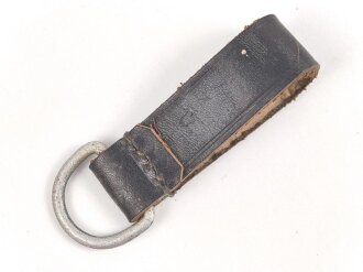 Aufschiebeschlaufe für Querriemen oder Gehänge zum Dienstdolch, schwarzes Leder. Gesamthöhe ohne D-Ring 6cm