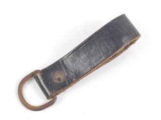 Aufschiebeschlaufe für Querriemen oder Gehänge zum Dienstdolch, schwarzes Leder. Gesamthöhe ohne D-Ring 7,5cm