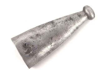 Unterer Scheidenbeschlag für ein Seitengewehr. Eisen, 72mm Gesamthöhe, Innenmaß 27mm