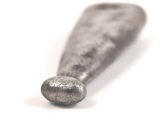 Unterer Scheidenbeschlag für ein Seitengewehr. Eisen, 72mm Gesamthöhe, Innenmaß 27mm