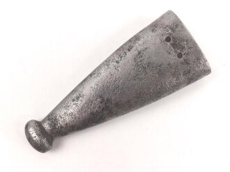 Unterer Scheidenbeschlag für ein Seitengewehr. Eisen, 72mm Gesamthöhe, Innenmaß 27mm