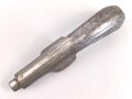 Eisernes Gefäß für einen Säbelgriff. Gesamthöhe 12cm