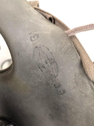 Niederlande, Gasmaske Fatra Fm3A mit 40mm Rundgewinde für den Luftschutz 1939