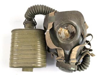 Niederlande, Gasmaske Modell G .Maske und Schlauch ausgetrocknet, datiert 1937