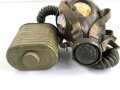 Niederlande, Gasmaske Modell G .Maske und Schlauch ausgetrocknet, datiert 1937