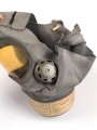 Japan, Zivilschutz / Luftschutz Gasmaske. Gummi zum Teil rissig und angetrocknet