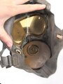 Japan, Zivilschutz / Luftschutz Gasmaske. Gummi zum Teil rissig und angetrocknet