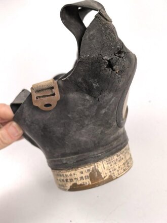 Japan, Zivilschutz  / Luftschutz Gasmaske. Gummi zum Teil rissig und angetrocknet