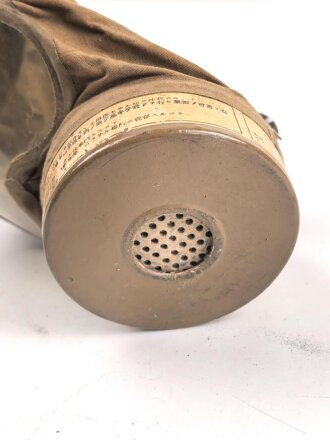 Japan, Zivilschutz  / Luftschutz Gasmaske. Maskenkörper ausgehärtet und defekt