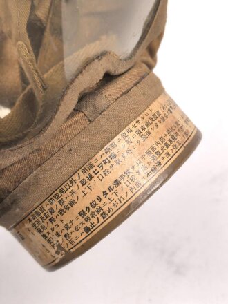 Japan, Zivilschutz  / Luftschutz Gasmaske. Maskenkörper ausgehärtet und defekt