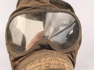 Japan, Zivilschutz  / Luftschutz Gasmaske. Maskenkörper ausgehärtet und defekt