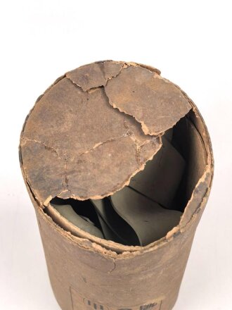 Japan, Zivilschutz / Luftschutz Gasmaske. Maskenkörper weich und unbeschädigt. In Pappverpackung, der Deckel defekt