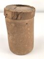Japan, Zivilschutz / Luftschutz Gasmaske. Maskenkörper weich und unbeschädigt. In Pappverpackung, der Deckel defekt