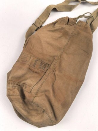 Japan, Bereitschaftstasche für eine Zivilschutz / Luftschutz Gasmaske.