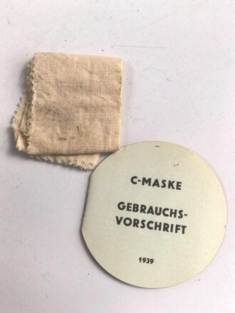 Schweiz, Armeegasmaske um 1938 in Bereitschaftsbüchse. Der Filter datiert 1939.