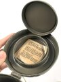 Schweiz, Armeegasmaske um 1938 in Bereitschaftsbüchse. Der Filter datiert 1939.