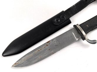 Fahrtenmesser für einen Angehörigen der Hitlerjugend. Hersteller M7/13. Scheide alt überlackiert, defekt