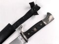 Fahrtenmesser für einen Angehörigen der Hitlerjugend. Hersteller M7/13. Scheide alt überlackiert, defekt