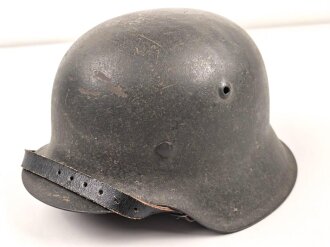Heer, Stahlhelm Modell 1942. Ungereinigtes Stück, in...