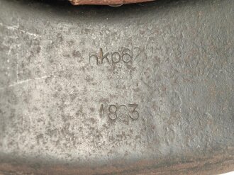 Heer, Stahlhelm Modell 1942. Ungereinigtes Stück, in allen Teilen Original und zusammengehörig. nkp62