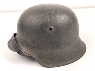 Heer, Stahlhelm Modell 1942. Ungereinigtes Stück, in...