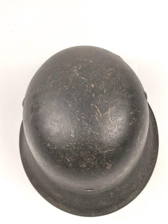 Heer, Stahlhelm Modell 1942. Ungereinigtes Stück, in allen Teilen Original und zusammengehörig. nkp62